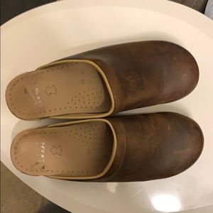 Brown Dankso open back clogs